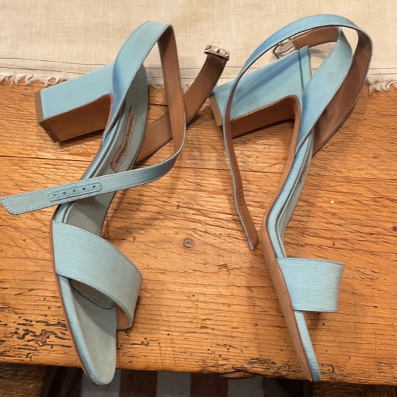 Beautiful blue Tabitha Simmons heels size 38 - Picture 2 of 4